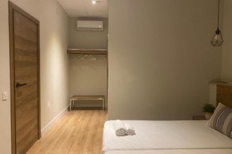 Lullaby by Hamilton Albergue Barcelona